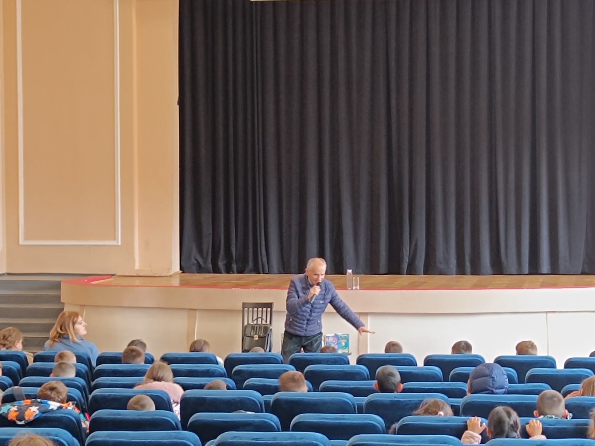 Сусрет са дечјим песником Веселином Милићевићем